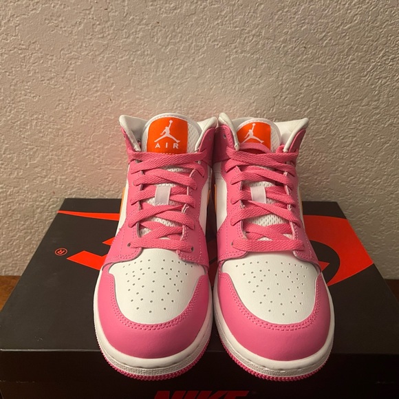 Air Jordan 1 Mid GS Pinksicle Safety Orange Lifestyle Shoes DX3240-681 Size 5Y - Picture 3 of 7